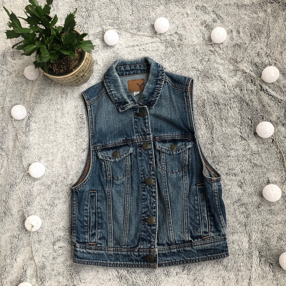 American Eagle Medium Wash Jean Vest
